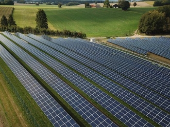 30 – 50 MW napelemparkot keres – megépítendőt is